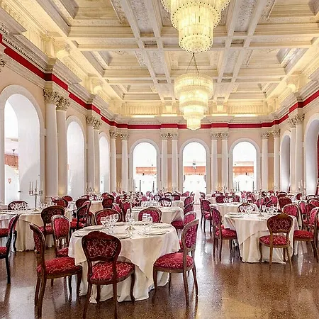 Grand Politi Hotel 4*