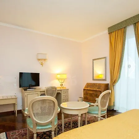Grand Politi Hotel 4*