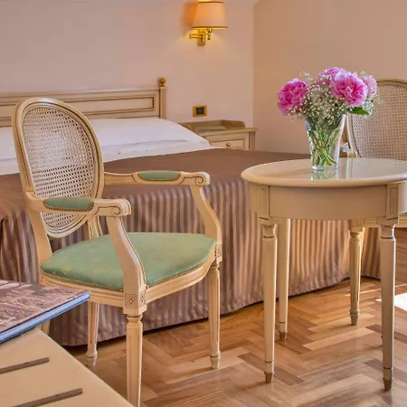 호텔 Grand Politi 4*