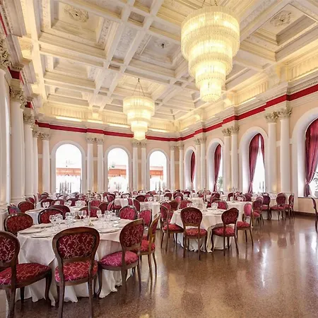 호텔 Grand Politi 4*