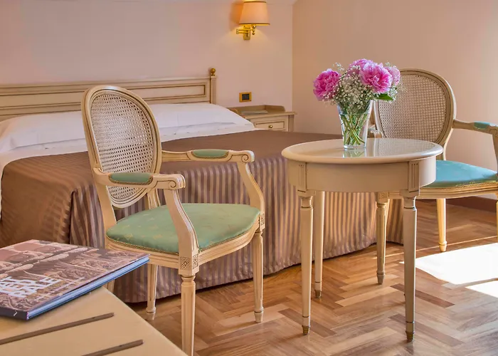 Otel Grand Politi 4*